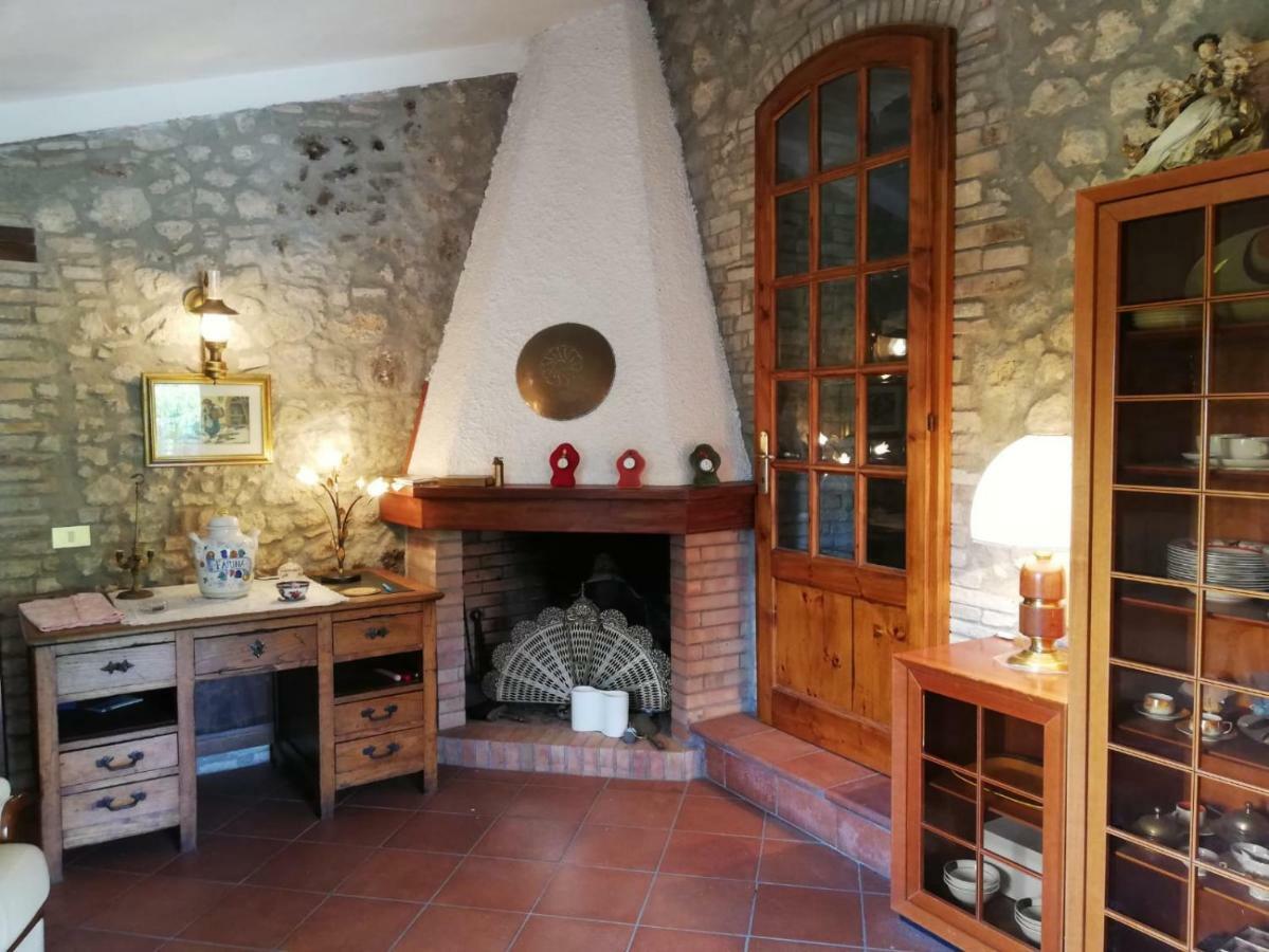 Il Fienile Nella Roccia Guest House Casole d'Elsa Bagian luar foto