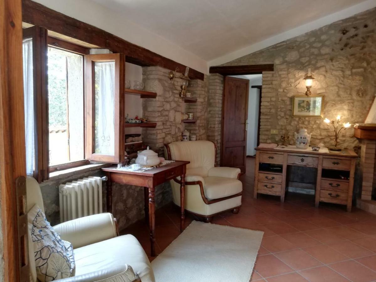 Il Fienile Nella Roccia Guest House Casole d'Elsa Bagian luar foto