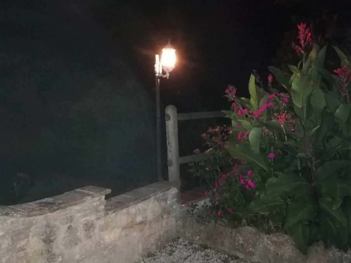 Il Fienile Nella Roccia Guest House Casole d'Elsa Bagian luar foto