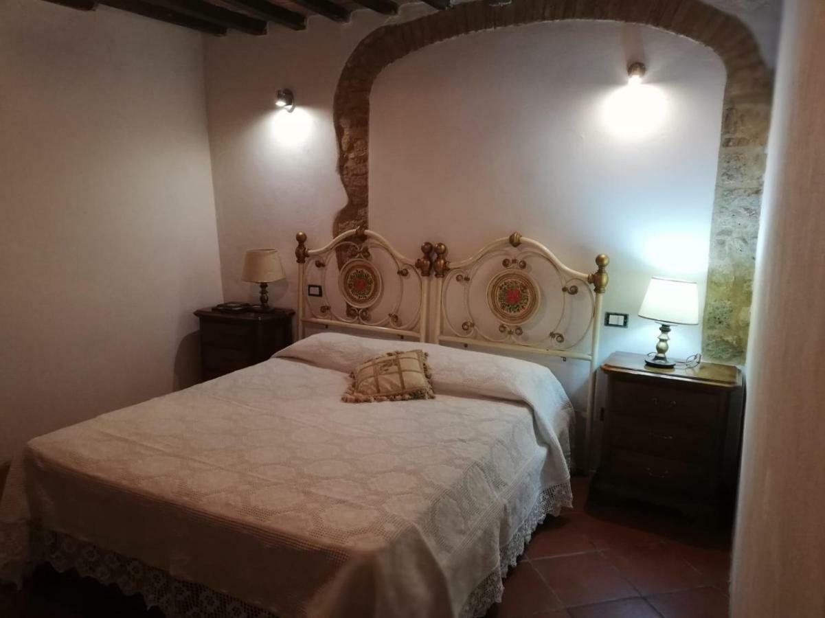 Il Fienile Nella Roccia Guest House Casole d'Elsa Bagian luar foto