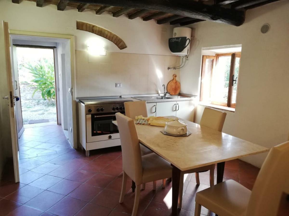 Il Fienile Nella Roccia Guest House Casole d'Elsa Bagian luar foto